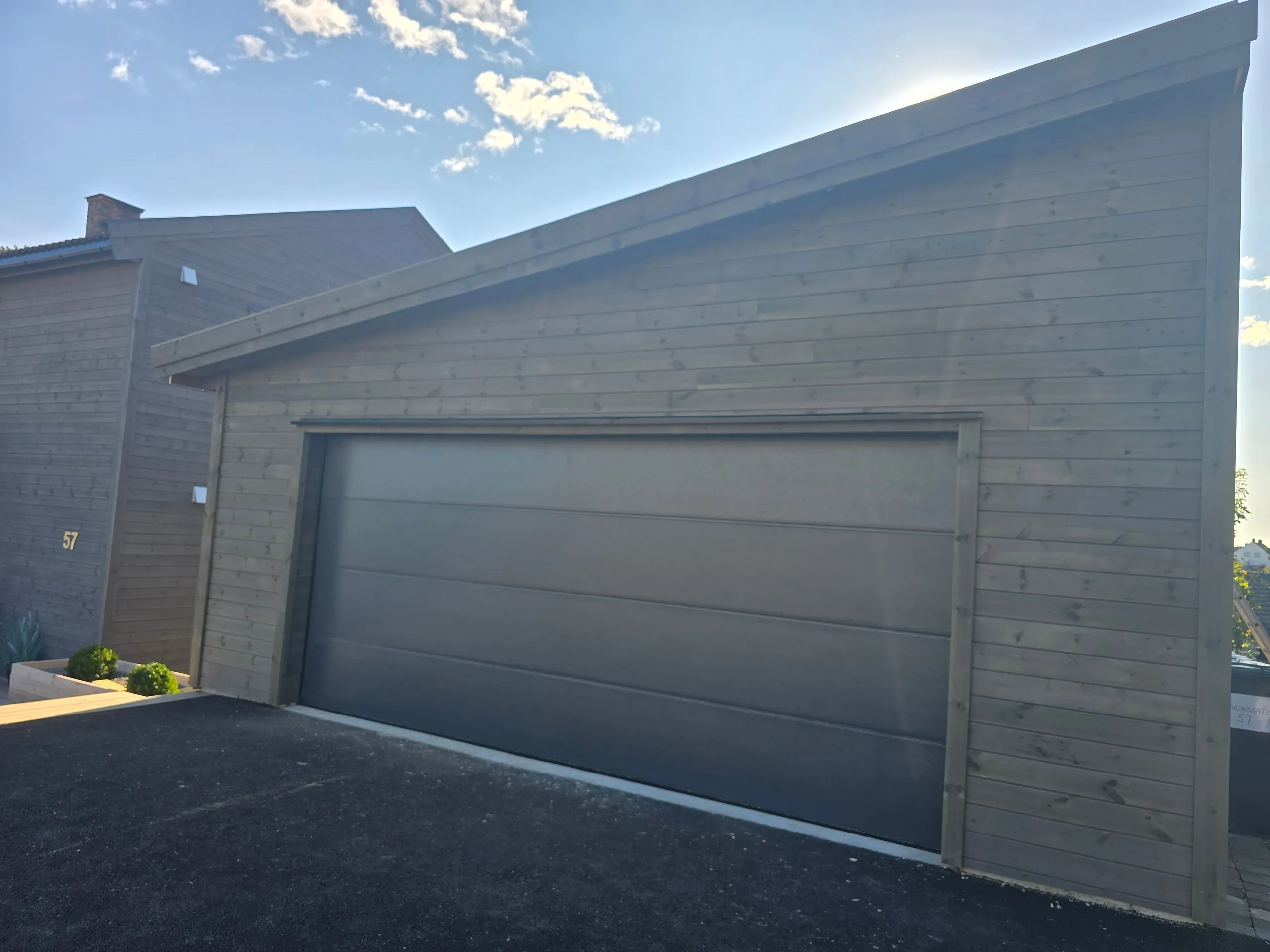 Garasje i TRYR Skygrå